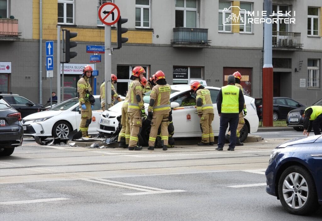 Solidarno ci caddesi ndeki carpisma prag yonune giden tramvaylari engelledi 15183