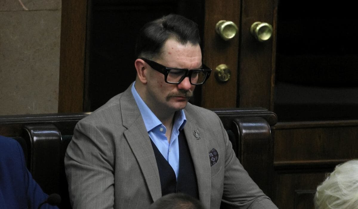 Son derece aptalca lukasz mejza ile ilgili ilk yorumlar pis ten geldi 16964