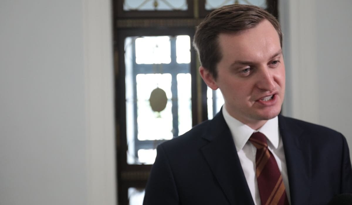 Studyoda arbede bir pis politikacisindan sok edici sozler her zaman olene kadar icer misin 16134