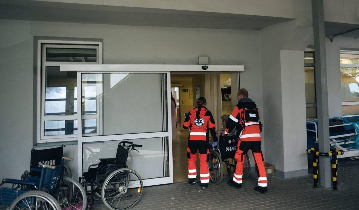 Sucha beskidzka bir hasta hemsireye saldirdi kafasini yere carpti 15132