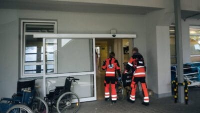 Sucha beskidzka. Bir hasta hemşireye saldırdı. "kafasını yere çarptı". 3 Sucha beskidzka bir hasta hemsireye saldirdi kafasini yere carpti 15132