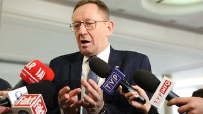 Telus ve kotula polonya marşı sorulduğunda düştüler. Bir pis politikacısı iki ismi işaret etti 2 Telus ve kotula polonya marsi soruldugunda dustuler bir pis politikacisi iki ismi isaret etti 16793