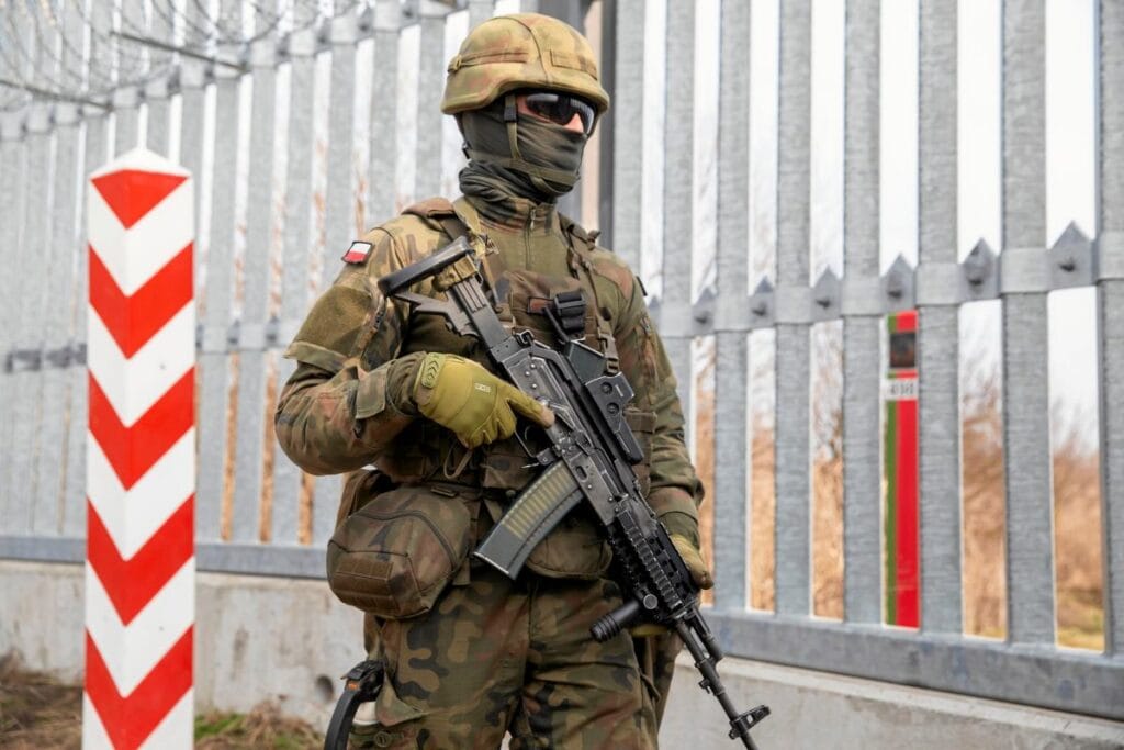 tiflis te polonyali sinir muhafizlarina saldiri servisler saldirganlari yakaladi 16098