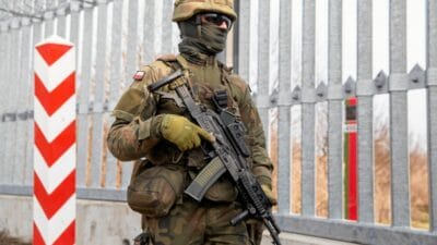 Tiflis te polonyali sinir muhafizlarina saldiri servisler saldirganlari yakaladi 16098