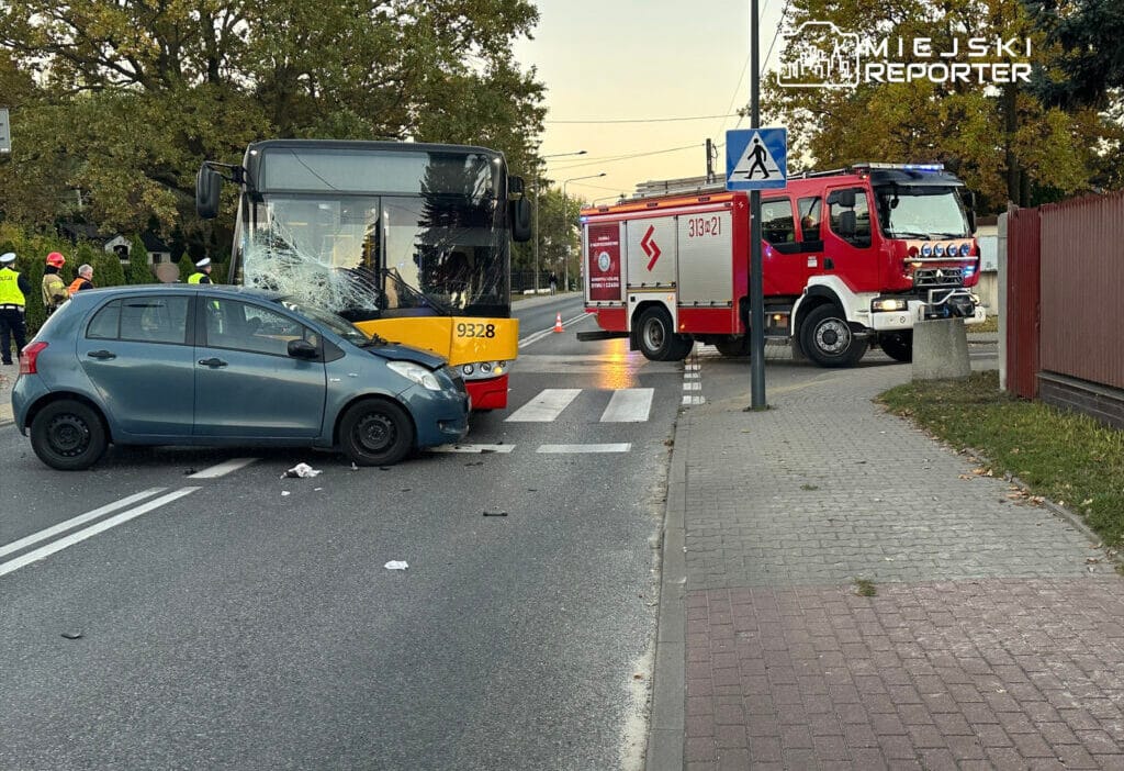 Toyota bir belediye otobusunun onune kirdi i ki kisi hastanede cadde kapandi 18297