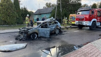 Toyota yolda alev aldi gorgu taniklari surucu aractan ciktiktan sonra alevler icinde kaldi adamin durumu kritik 16787