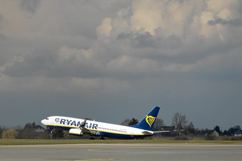 trajediye alti dakika ryanair ucagi acil inis yapti mayday sinyalini yayinladilar 16113