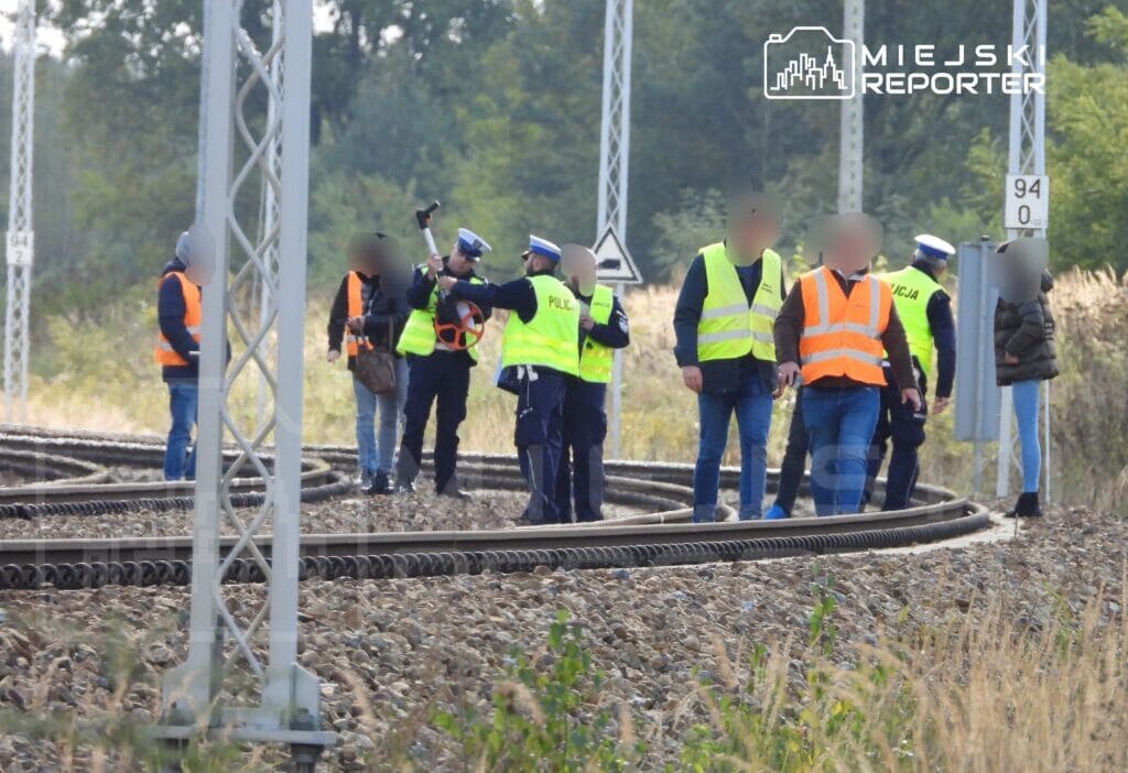 Trenin ölümcül çarpıp kaçması. Trafik askıya alındı 1 Trenin olumcul carpip kacmasi trafik askiya alindi 15114