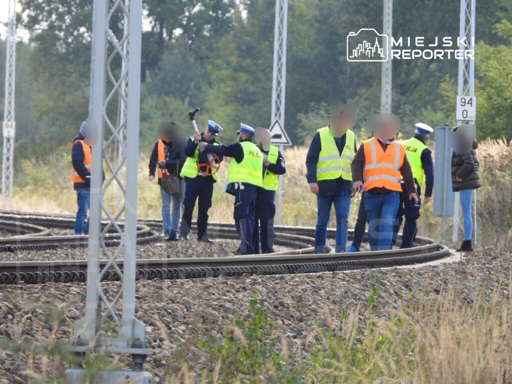 trenin olumcul carpip kacmasi trafik askiya alindi 15114