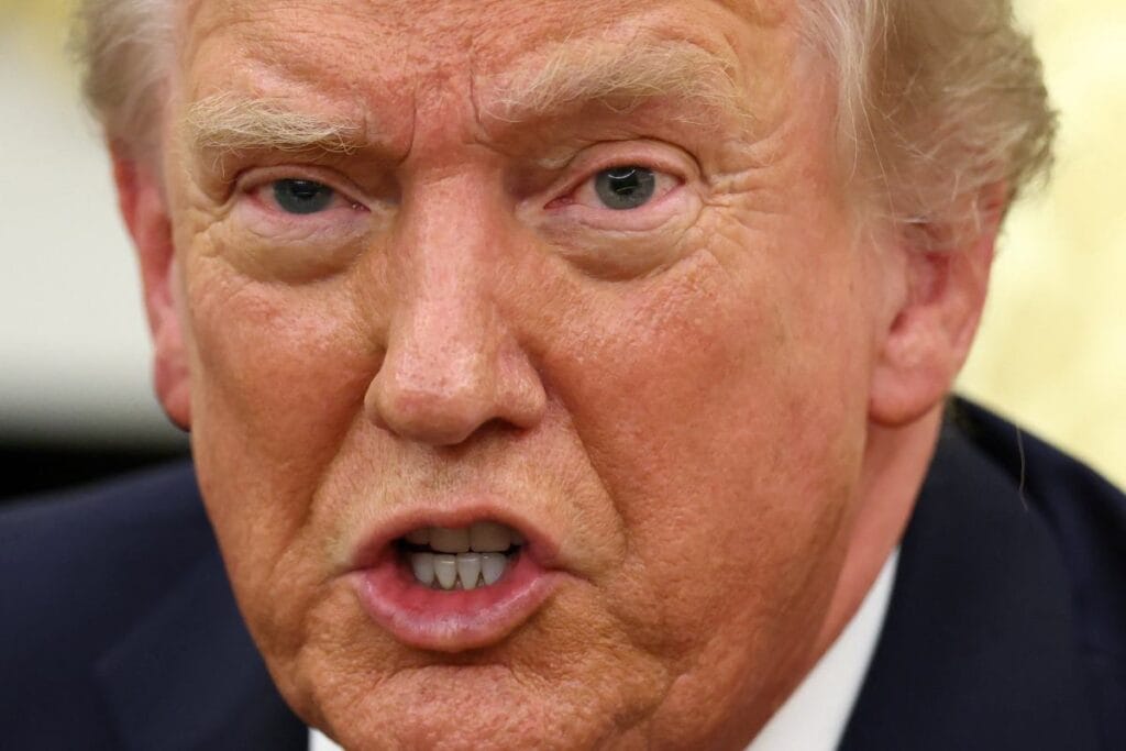 trump yonetimi en buyuk ucak gemisini gonderdi onemli tirmanis 19167