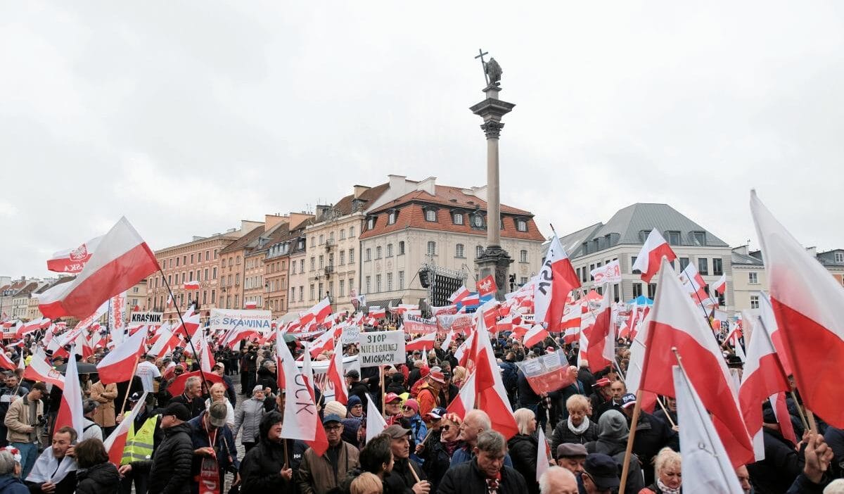 Tusk icin sadece bir ceza olabilir varsova daki bir protestoda hukuk ve adalet destekcileri sunlari soyledi 16508