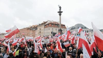 Tusk icin sadece bir ceza olabilir varsova daki bir protestoda hukuk ve adalet destekcileri sunlari soyledi 16508