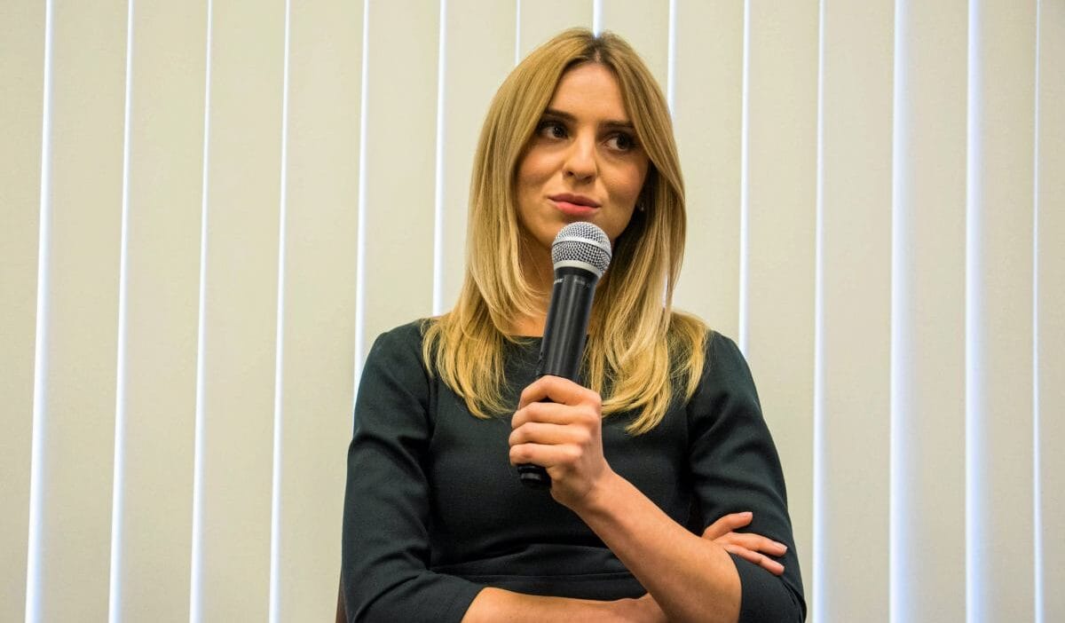 Tusk in kizi pegasus la mi dinlenmis kayitlara bu oldu oturdum ve dinledim 18854