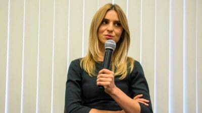 Tusk in kizi pegasus la mi dinlenmis kayitlara bu oldu oturdum ve dinledim 18854