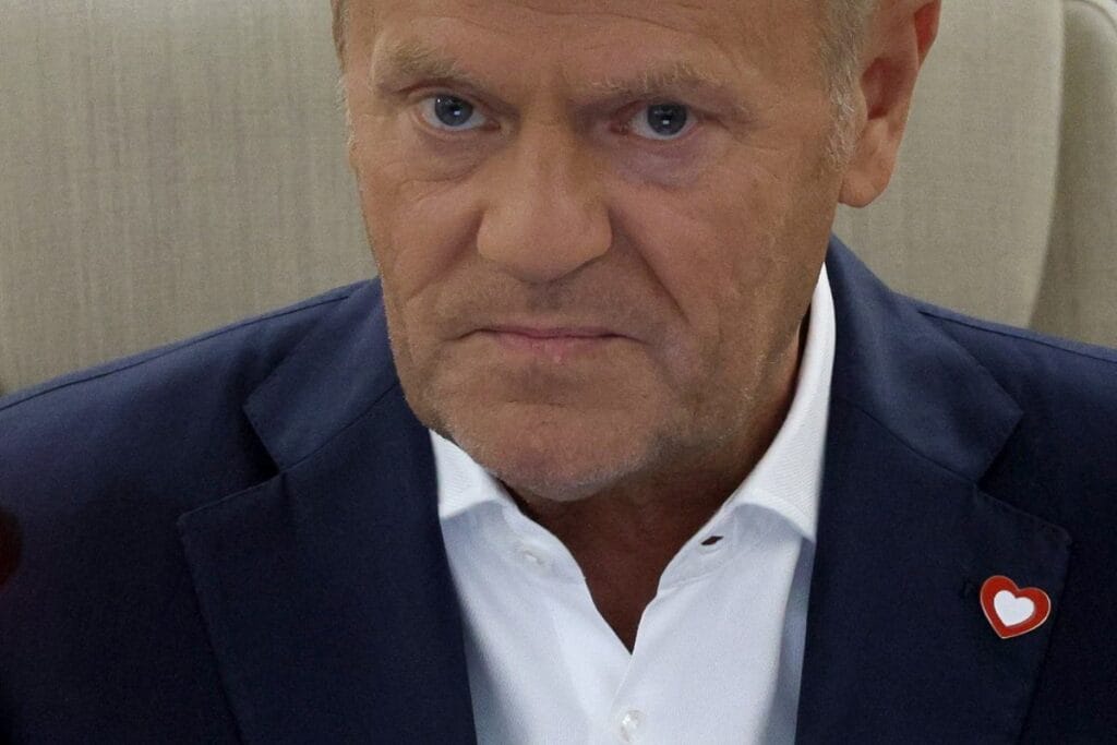 tusk po genel merkezini atese verme girisimi hakkinda konustu digerlerinin yani sira kaczy ski den de bahsetti 18180