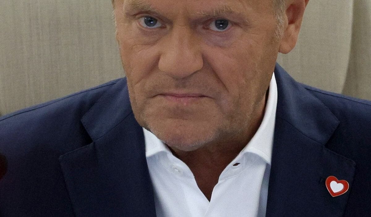 Tusk po genel merkezini atese verme girisimi hakkinda konustu digerlerinin yani sira kaczy ski den de bahsetti 18180