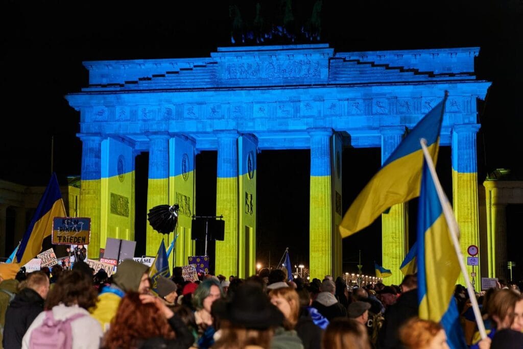 ukraynalilara yonelik yardimlarin acilen kesilmesi cagrisi arka planda polonya hukumetinin 800 den fazla 14390