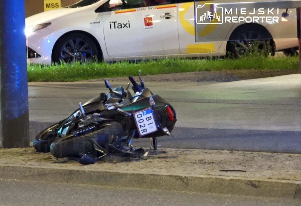 Un roundabout ta bir motosiklet surucusu ile bir otomobil carpisti motosiklet surucusu hastaneye kaldirildi 14907