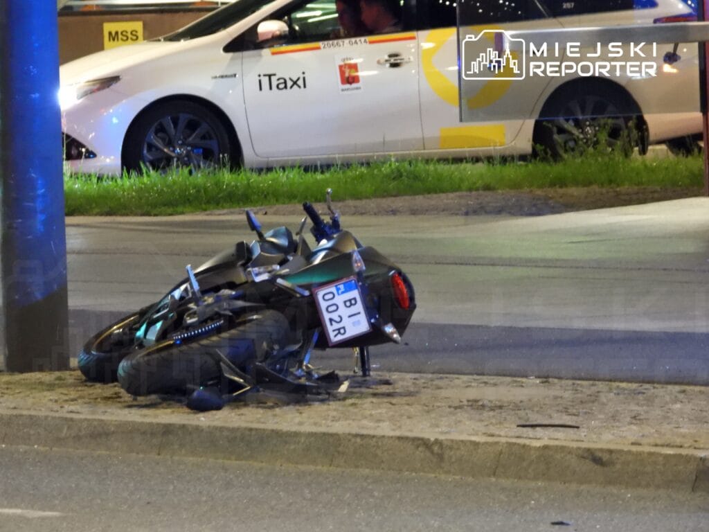 un roundabout ta bir motosiklet surucusu ile bir otomobil carpisti motosiklet surucusu hastaneye kaldirildi 14907