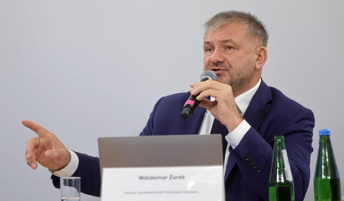 Urek in konusmasi sirasinda arbede cikti yuksek mahkeme deki varligiyla ilgiliydi 16238