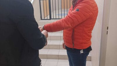 Uyusturucu etkisi altindaki surucu audi nin kontrolunu kaybetti aracta 4 cmc ve kokain 18372