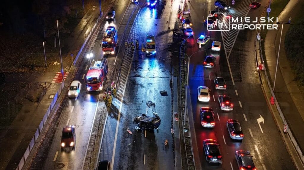 varsova da ciddi kaza rus elciliginden bir araba catiya dustu 18024