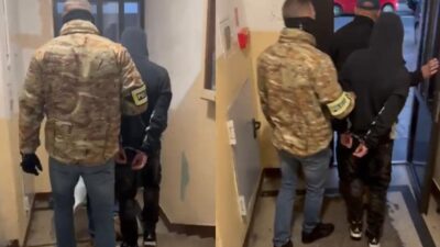 Varsova da dehset 24 yasindaki sahsin yoldan gecen bir kisiyi dovdugu ve tecavuz ettigi iddia edildi parmaklarini gozlerine soktu 19976