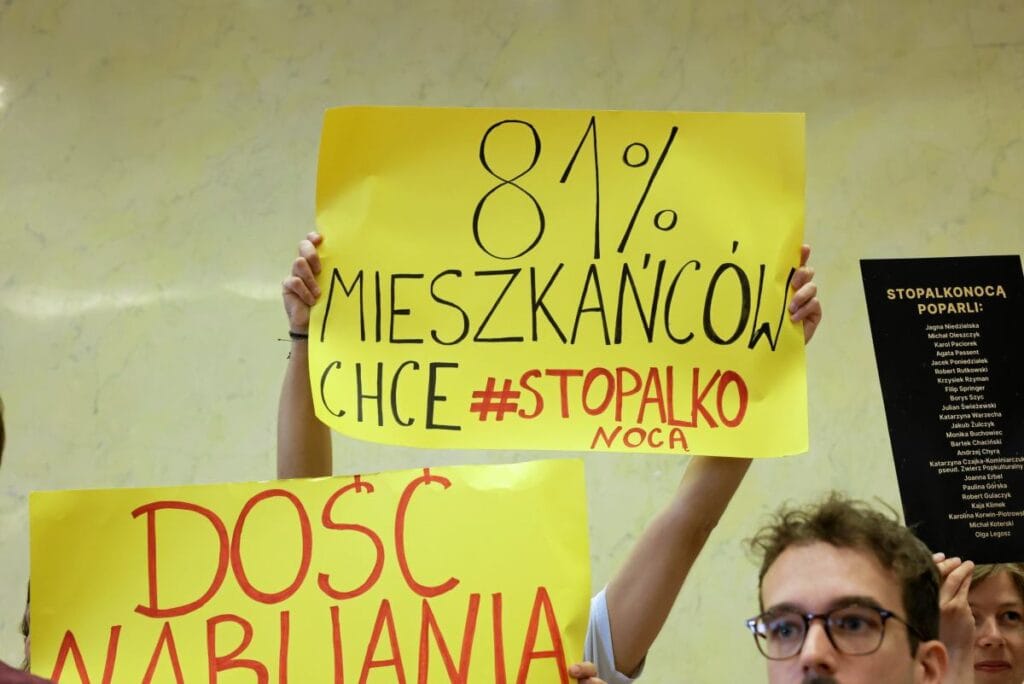 varsova da gece vakti alkol satisi yasagi muhtemel bir tarih var 17408