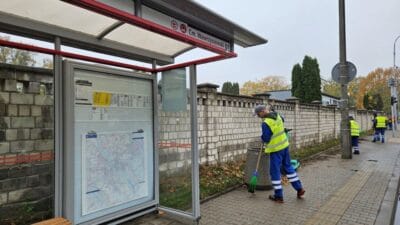 Varsova da mezarlik temizligi 19872