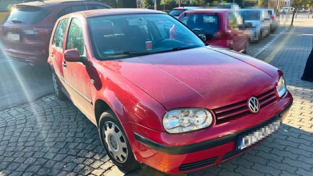 varsova da polis eylemi her sey rahatsiz edici bir raporla basladi 25 yasindaki bir gencin bagajinda 15507