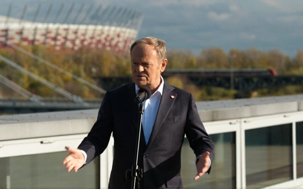 varsova daki basbakanlik konferansinda yasanan olay tusk bu adam da ne 19353