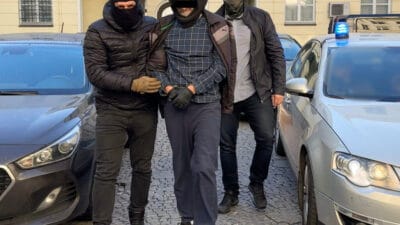 Varsova polisi tarafindan gozaltina alinan krzysztof b savcilik suclamalarini dinleyecek 18246