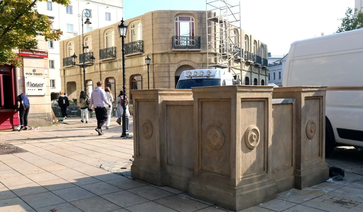 Varsova sakinlerine alisilmadik cagri televizyonlarin kapatilmasini istiyorlar 16637