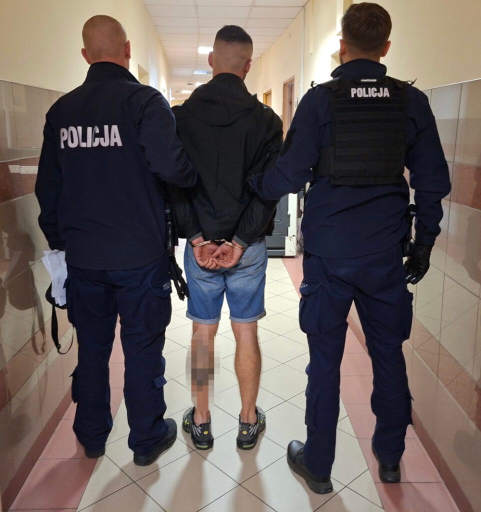 varsova sokaklarinda takip 3 yasak ve bir icki ile kacti gecici olarak tutuklandi 15267