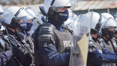 Varsova uzerinde dronlar ve duman servisler acikliyor sakin olmaya cagiriyoruz 18764