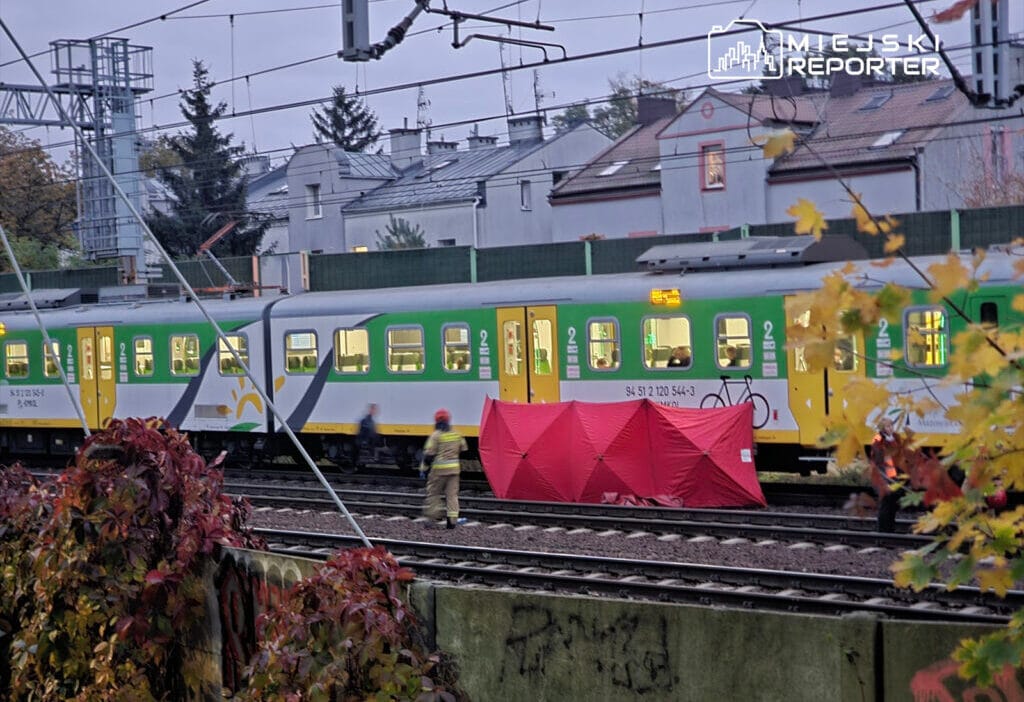 Varsova yakinlarindaki raylarda trajik olay trene carpan bir kisi oldu 17465