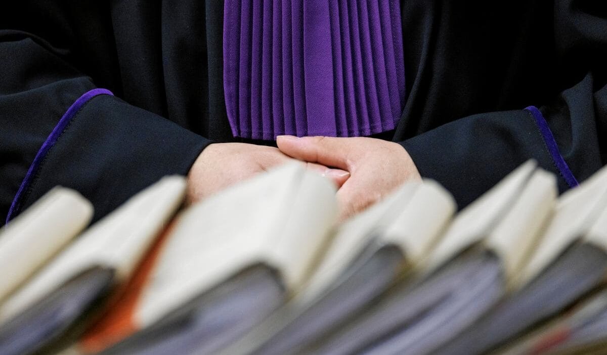 Volodymyr z hakkinda karar supheli kuzey akim bombacisinin avukati bugun konustu 14348