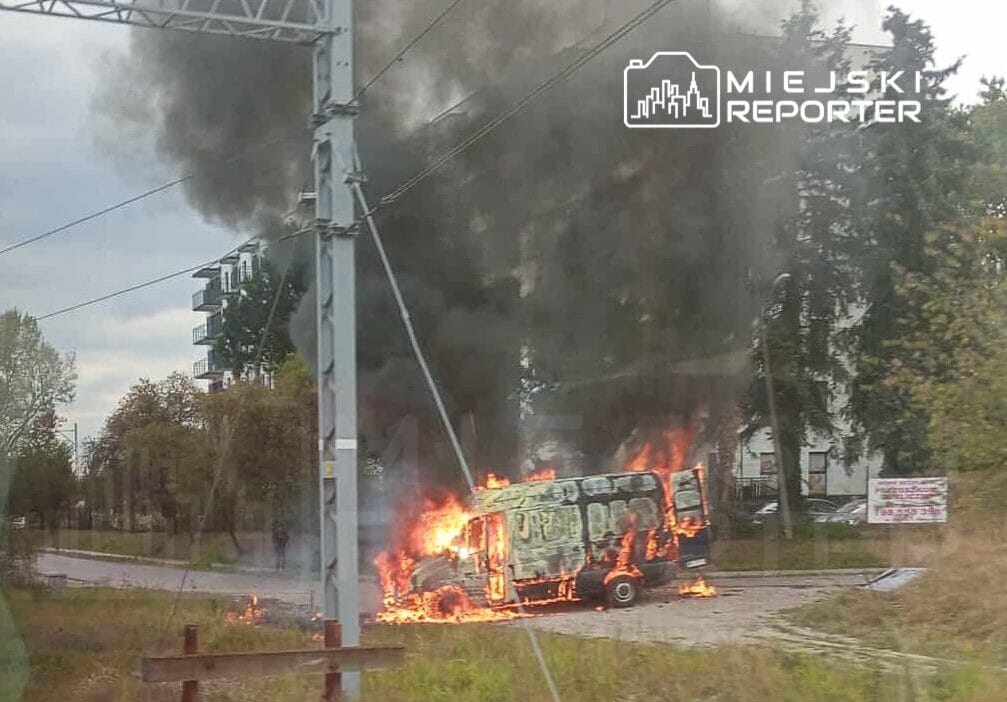 W ochy de otobus yangini arac tamamen alevler icinde kaldi 14384