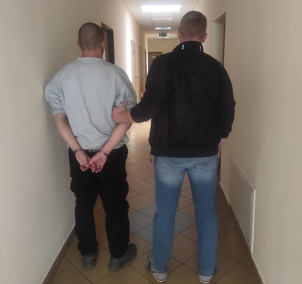 wawer de gorevli polis memurlari komsusuna bicakla saldiran bir supheliyi gozaltina aldi 20435