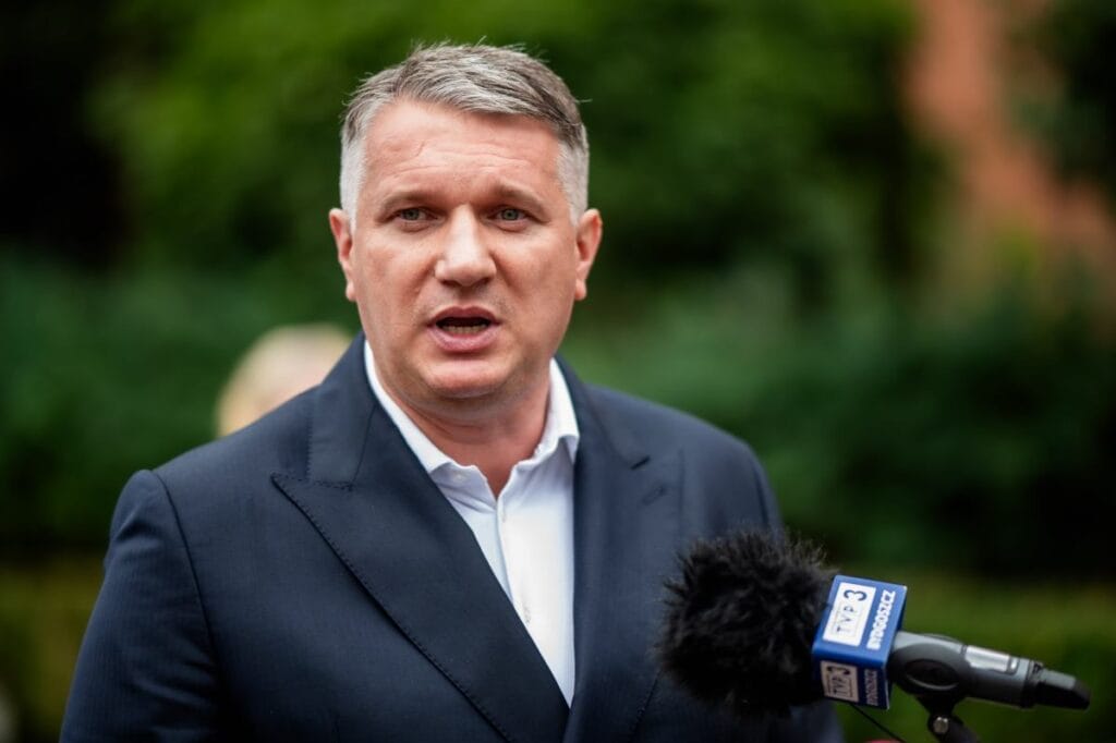 wipler nawrocki ve konfederasyon arasindaki benzerlikler uzerine estetik bir yakinlasma var 18201