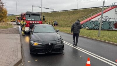 Wira owa da havalimani yakinlarinda bir bmw ile bir alfa romeo kafa kafaya carpisti bir kisi hastanede 17976