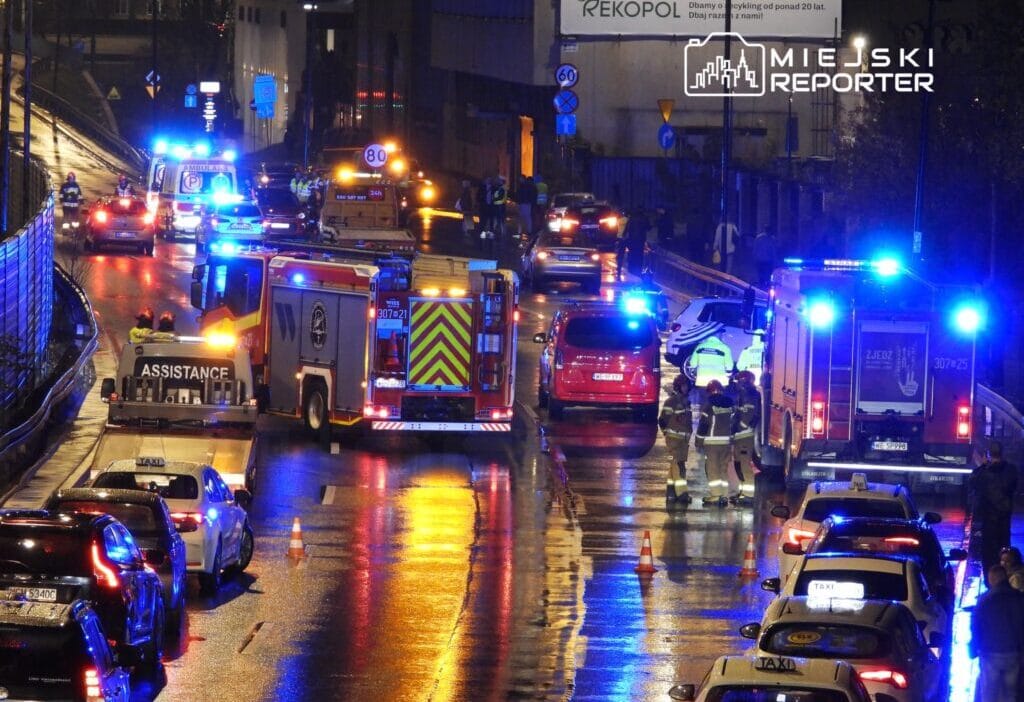 Wola da 12 den fazla aracin karistigi trafik kazasi i ki kisi yaralandi yol kapatildi 18749