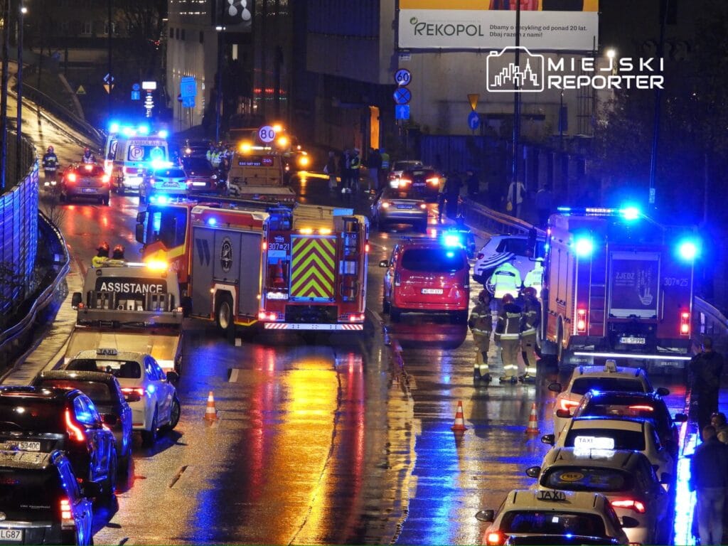 wola da 12 den fazla aracin karistigi trafik kazasi i ki kisi yaralandi yol kapatildi 18749