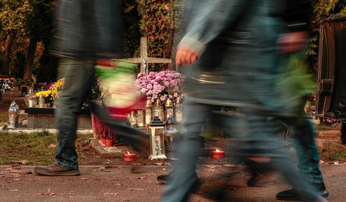 Wroclaw'daki bir mezarlığa alışılmadık bir yasak getirildi. "ordunun kararı" 1 Wroclaw daki bir mezarliga alisilmadik bir yasak getirildi ordunun karari 20377