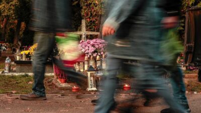 Wroclaw'daki bir mezarlığa alışılmadık bir yasak getirildi. "ordunun kararı" 3 Wroclaw daki bir mezarliga alisilmadik bir yasak getirildi ordunun karari 20377