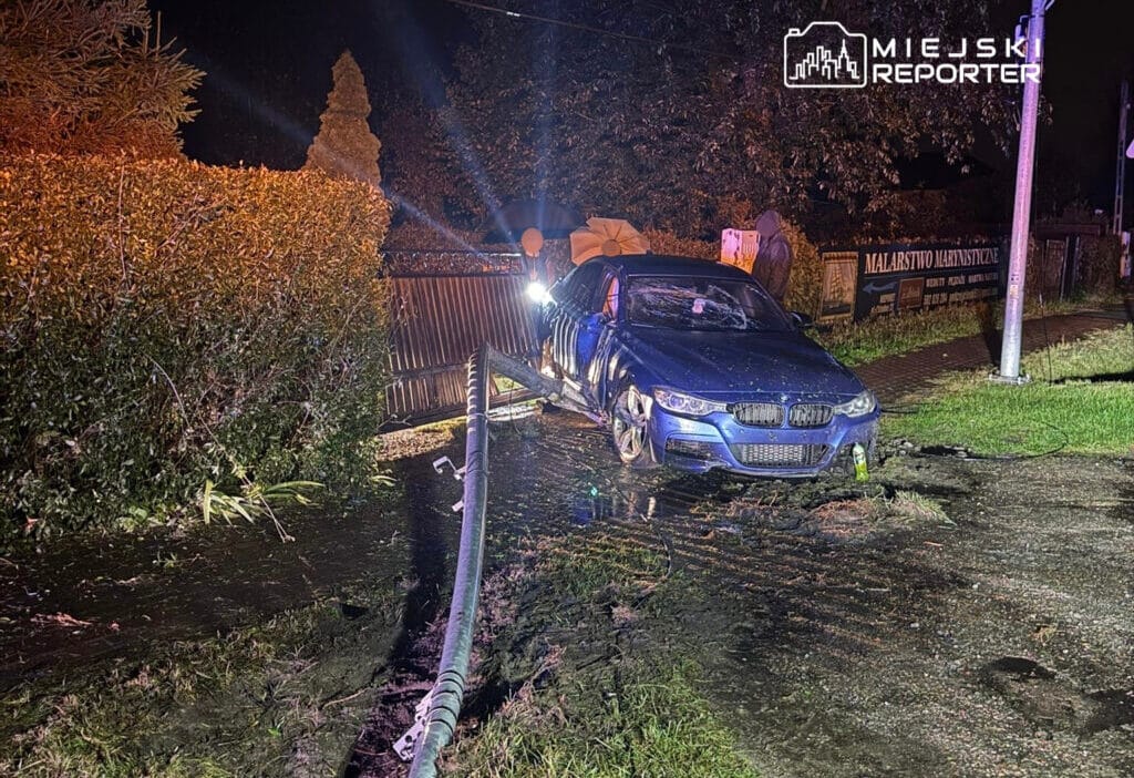 Yagmur altinda gece carpismasi bmw surucusu elektrik diregine ve citlere carpti 15108