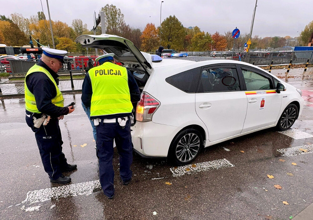 Yaklasik 1 000 arac kontrol edildi ve 300 den fazla ceza kesildi varsova da polisin guvenli ulasim eyleminin sonuclari 20164
