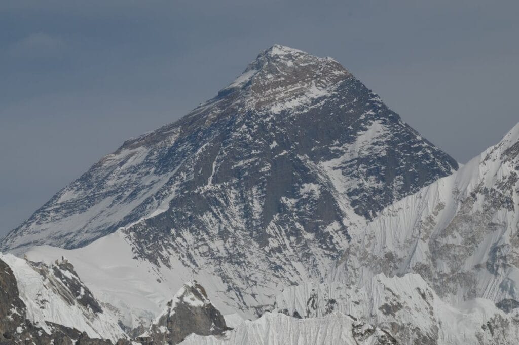 yaklasik 1 000 turist everest dagi nda mahsur kaldi yeni bilgiler 15231