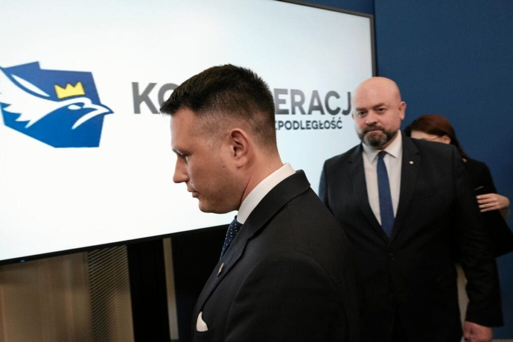 yeni anket polonyalilar hukumetteki konfederasyon hakkinda ne dusunduklerini acikca ortaya koyuyor 14982