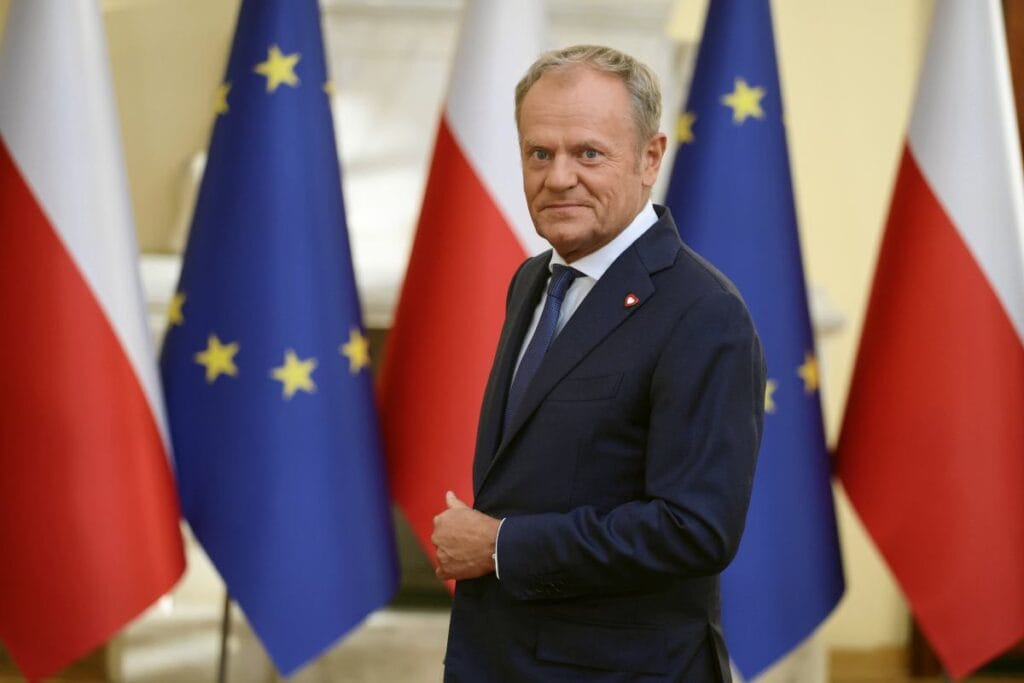 yeni parti anketi tusk in koalisyon ortaklarinin basi dertte 16140